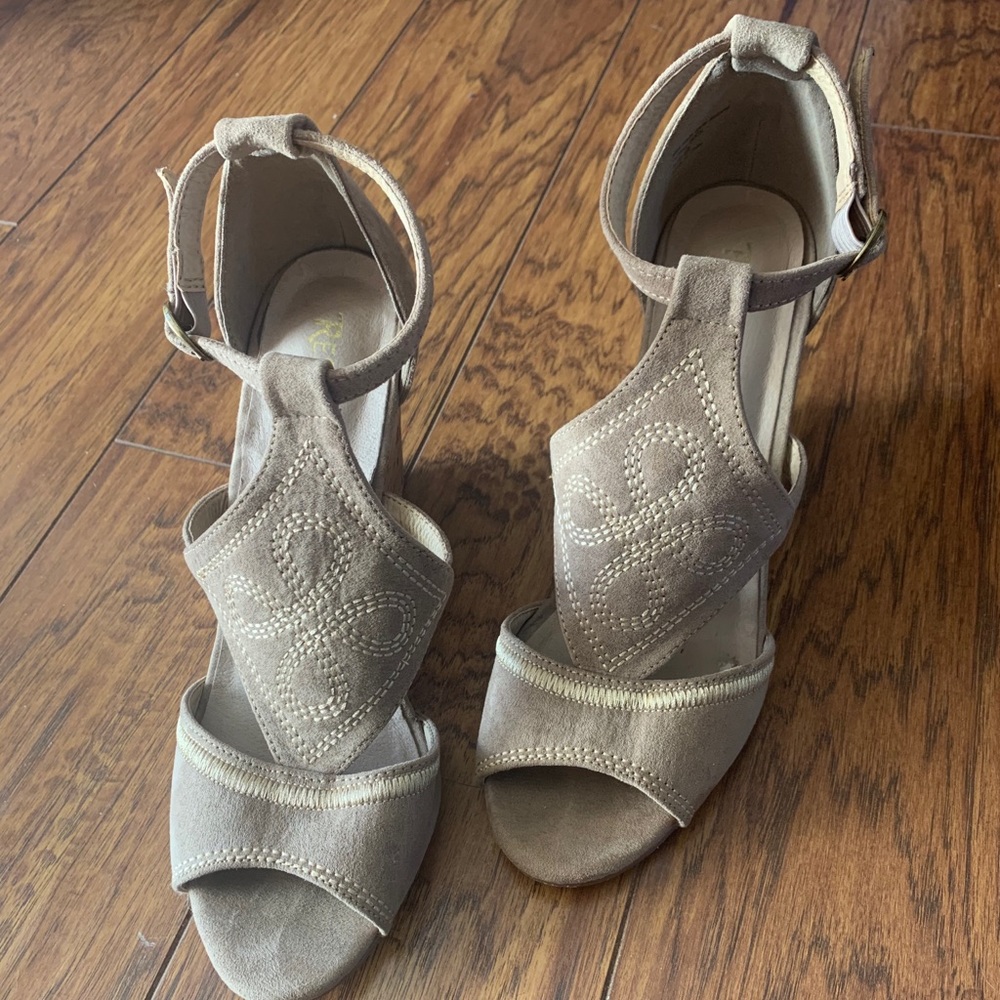 Tan Wedges